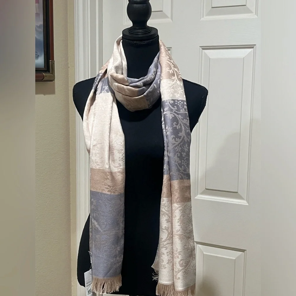 DRAEGER MADE IN FRANCE ELEGANT MICROFIBER SCARF SIZE 76”X 28” GRAY/ CREAM